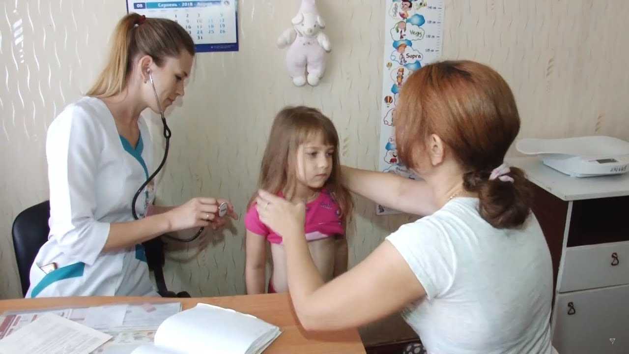 Что делает гинеколог при осмотре в 14, 15, 16, 17, 18 лет...